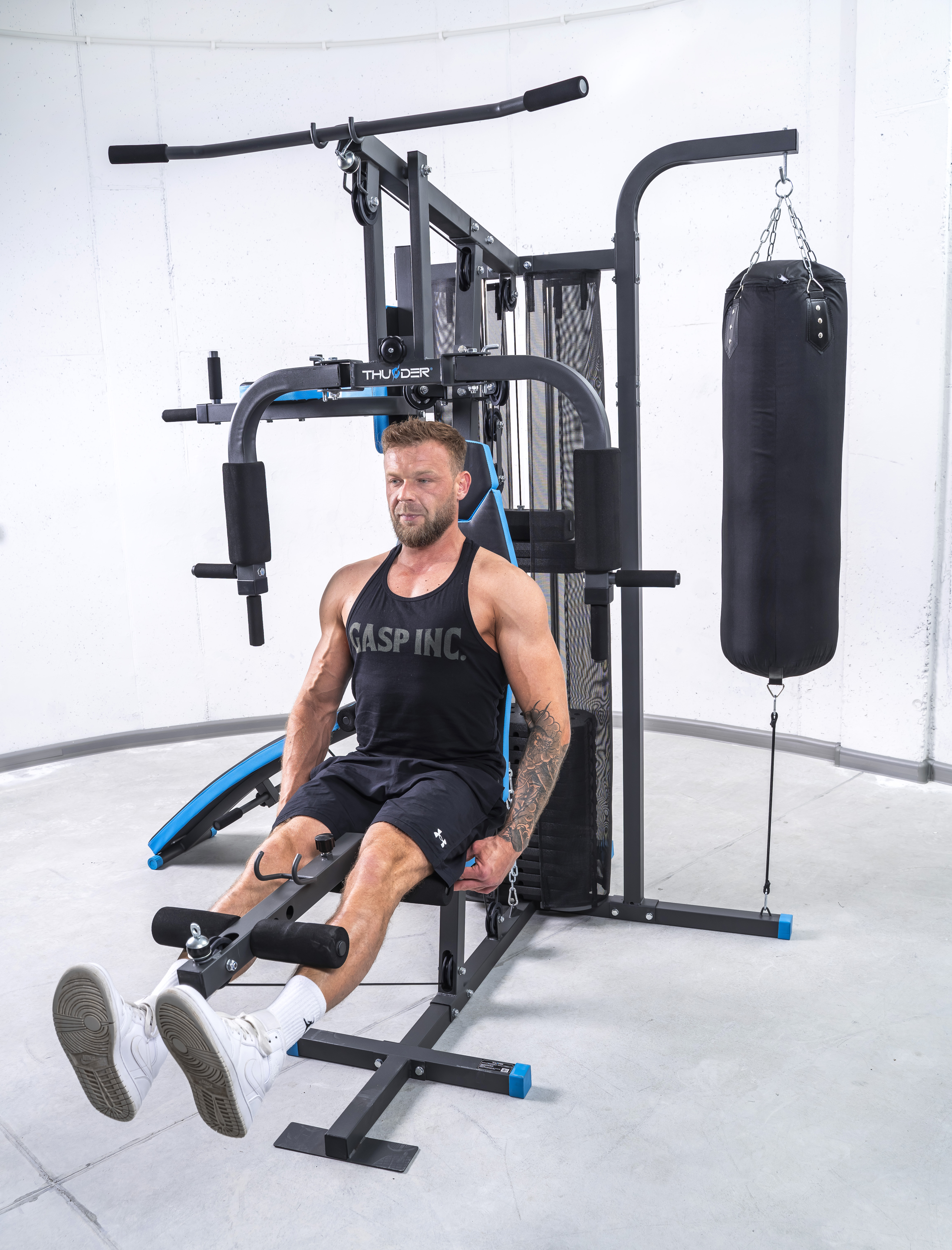 Appareil de musculation multifonction avec poids et poulies