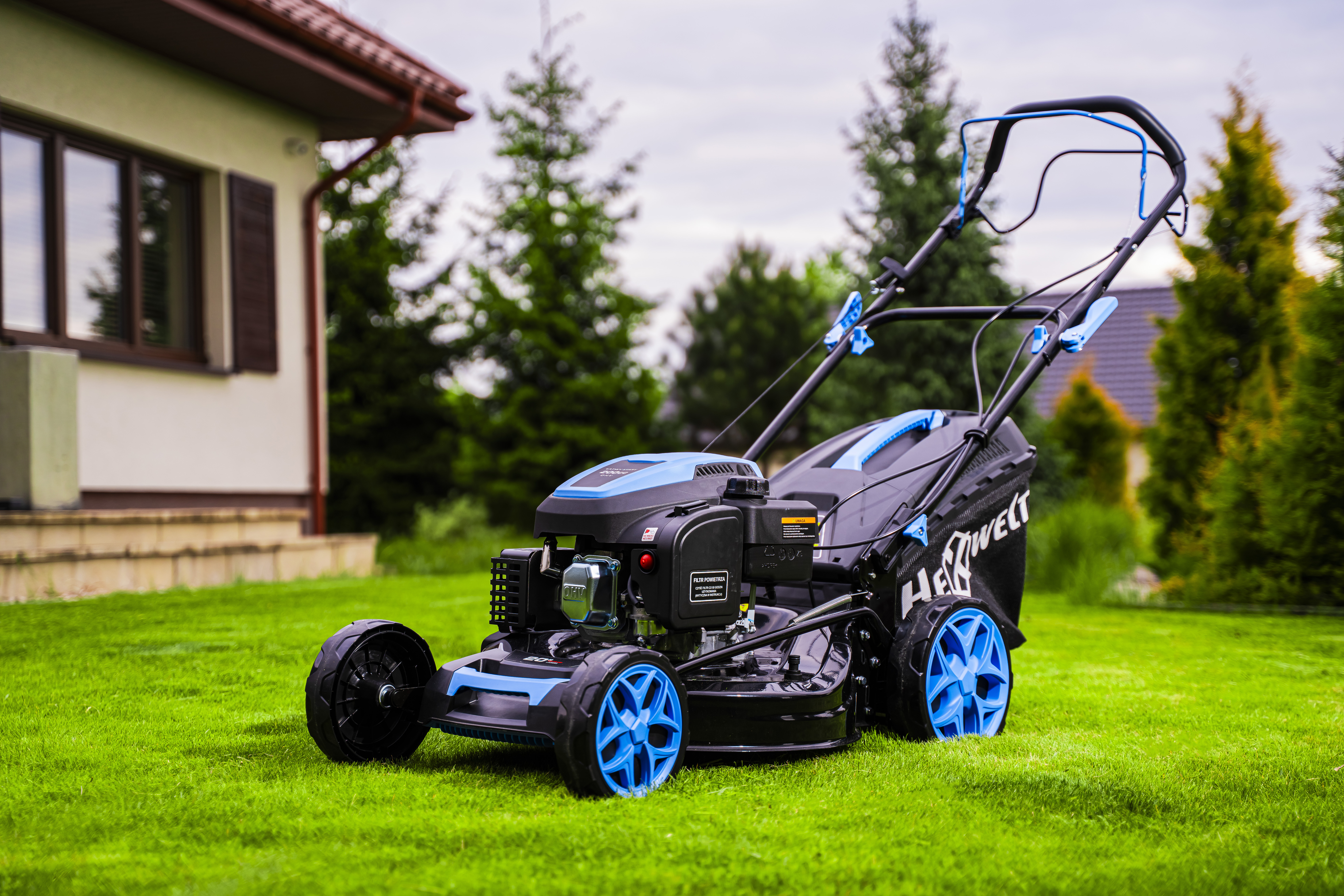 Tondeuse Hexwelt dans le jardin
