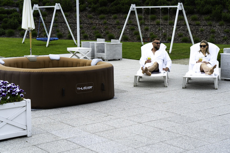 Jacuzzi gonflable de jardin THUNDER BREVE